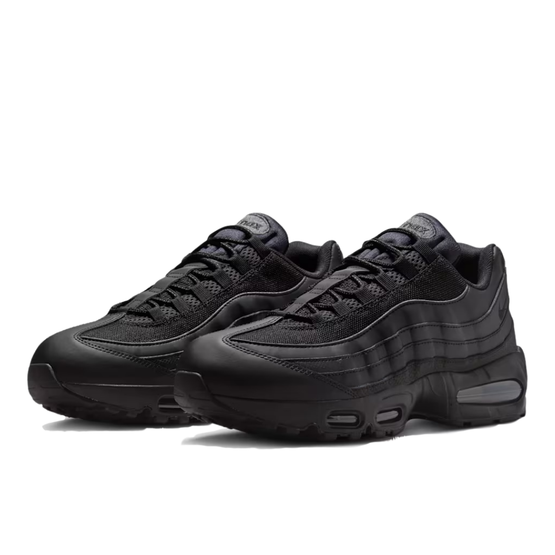 Zapatillas M95 Triple Black Streetwear