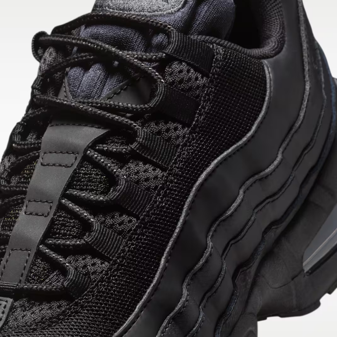 Zapatillas M95 Triple Black Streetwear