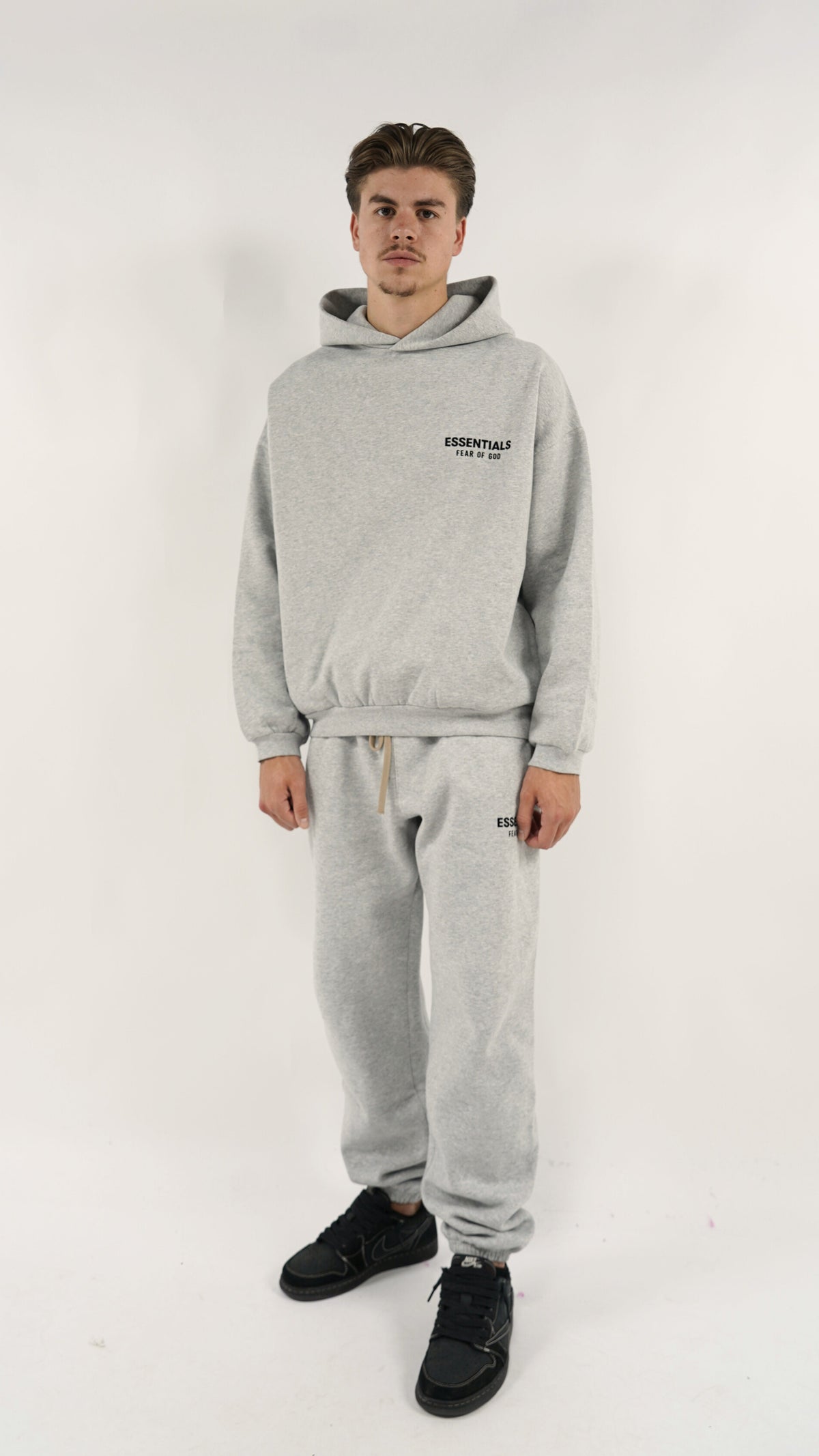 Conjunto Fear of God Essentials FW24 Light Heather Streetwear