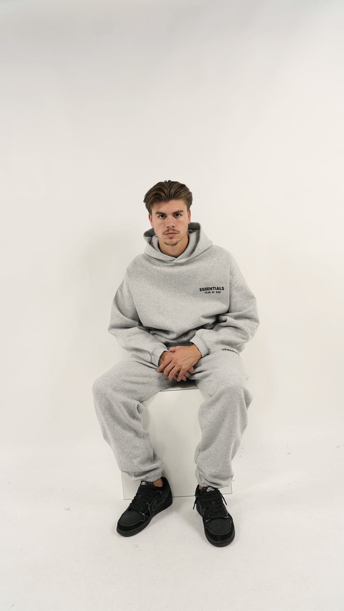 Conjunto Fear of God Essentials FW24 Light Heather Streetwear