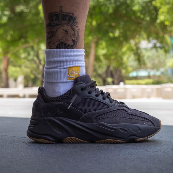 Zapatillas Adidas Yeezy 700 Utility Black Streetwear