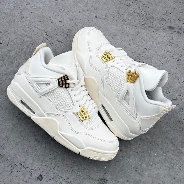 Zapatillas Nike Air Jordan 4 Sail Metallic Gold Streetwear