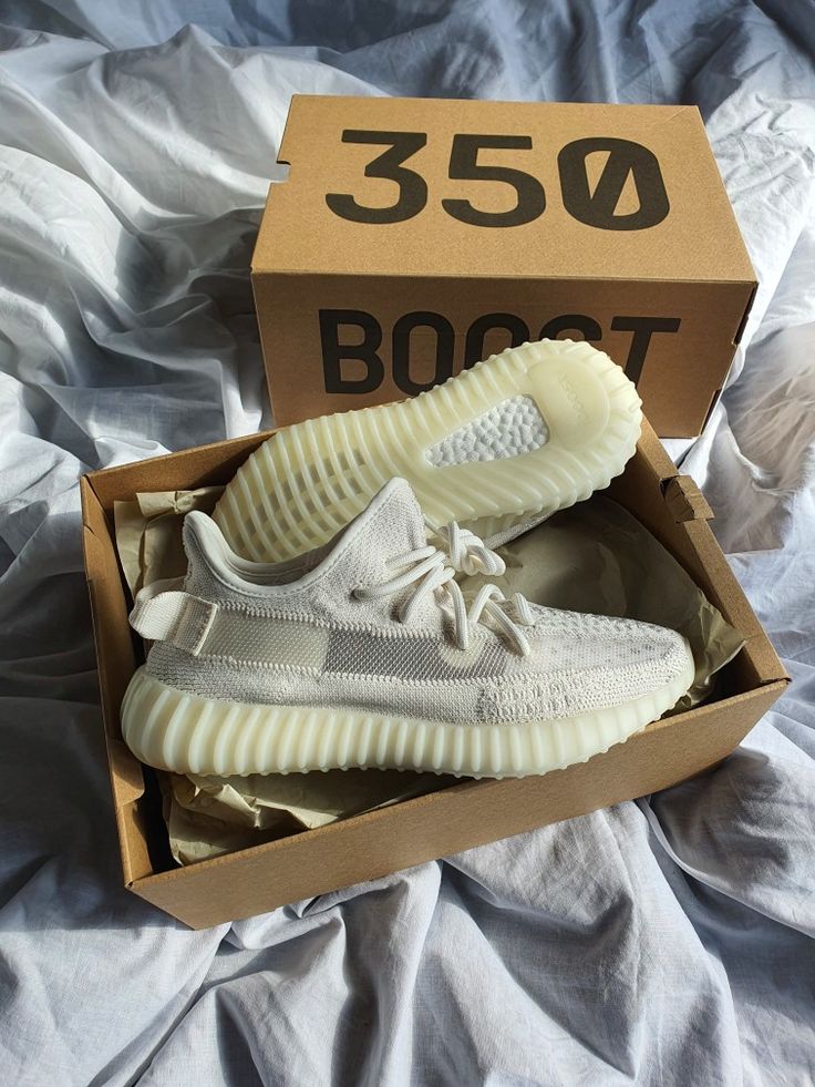 Zapatillas Adidas Yeezy Boost 350 V2 Bone Streetwear