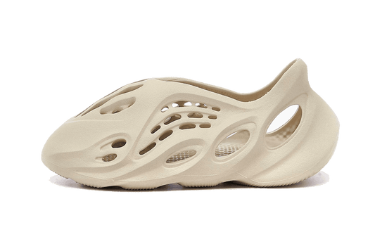 Zapatillas Adidas Yeezy Foam RNNR Sand Streetwear