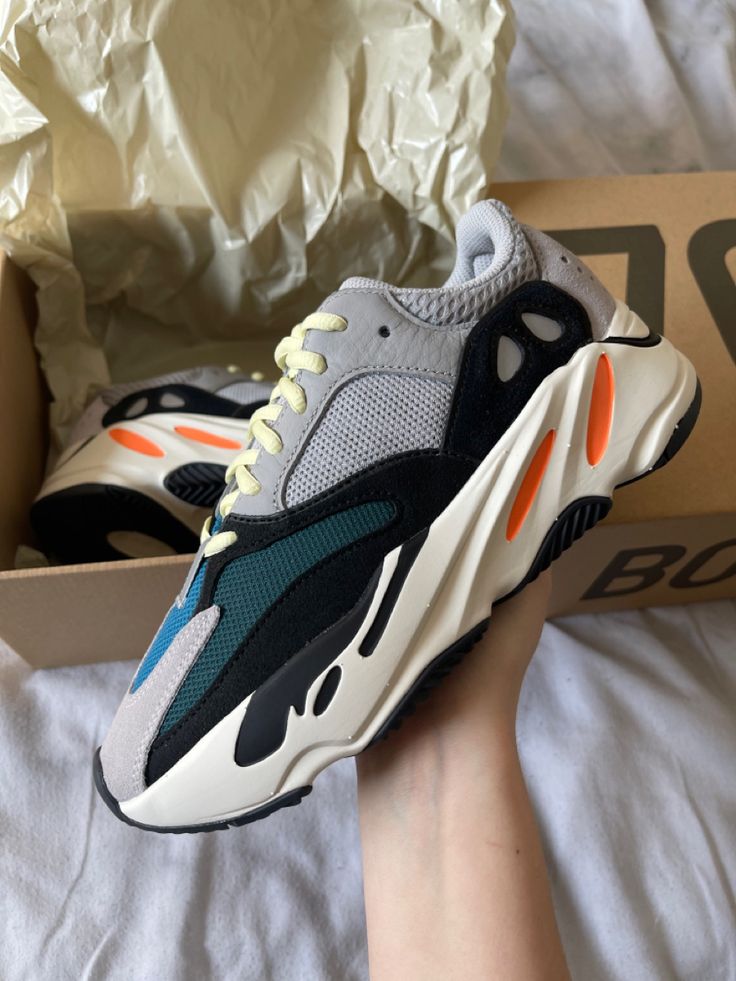 Zapatillas Adidas Yeezy Boost 700 V1 Wave Runner Streetwear
